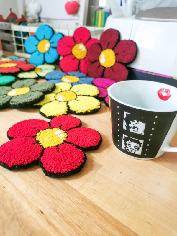N Sous-verre fleur punchneedle