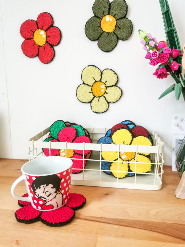 N Sous-verre fleur punchneedle