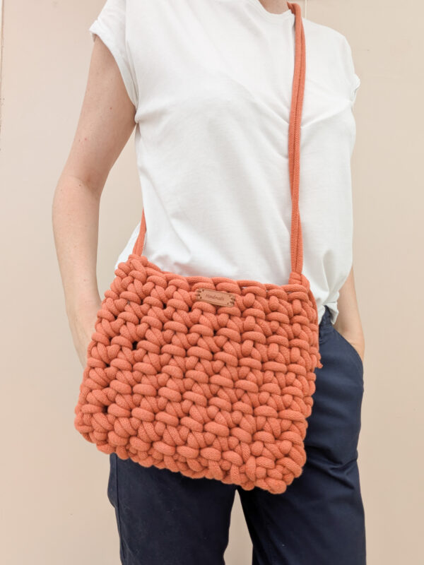 Pose avec sac bandoulière Terracotta