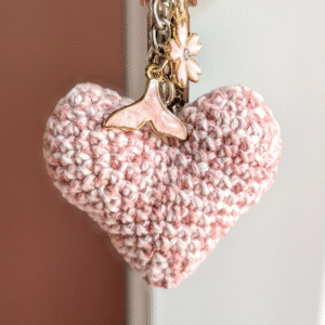 Porte-cles-coeur-fait-main-rose-girly