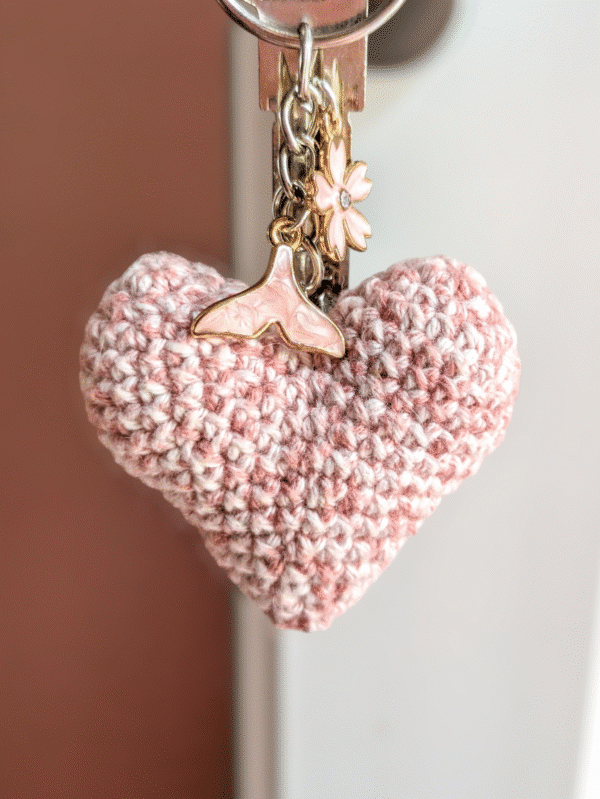 Porte-cles-coeur-fait-main-rose-girly