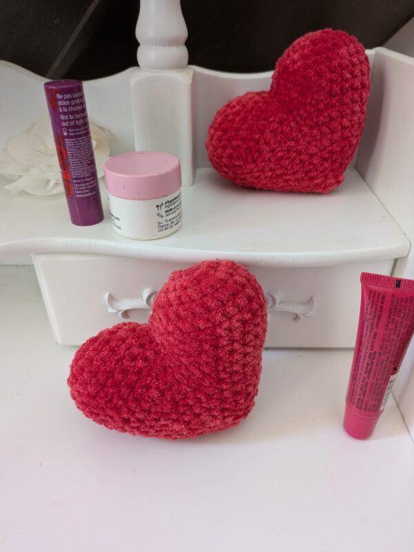 Coeur rouge décoratif fait main pour une ambiance girly