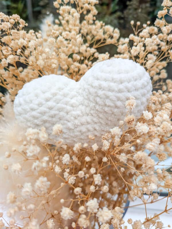 Coeur-blanc-crochet-fait-main-deco-amour