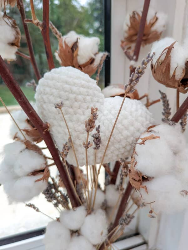 Coeur-blanc-crochet-fait-main-deco-amour