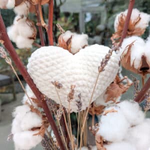 Coeur-blanc-crochet-fait-main-deco-amour