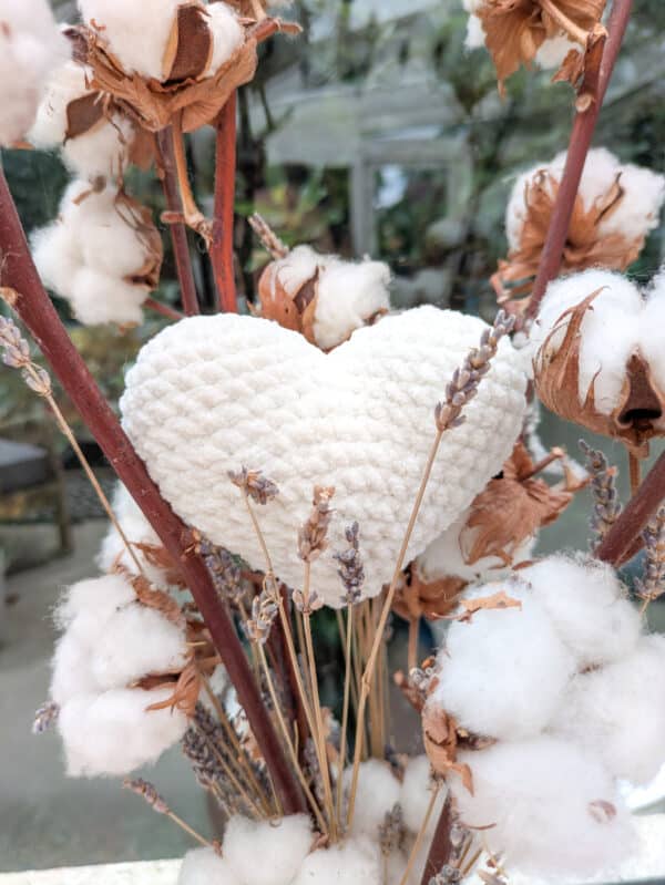 Coeur-blanc-crochet-fait-main-deco-amour