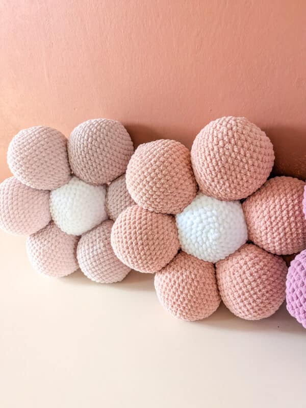 Coussin fleur fait-main girly rose