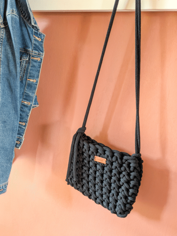 sac-bandouliere-noir-fait-main