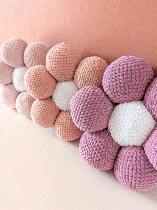 Coussin fleur fait-main girly rose