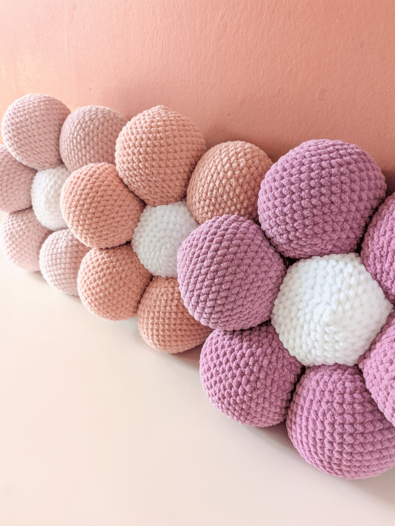 Coussin fleur fait-main girly rose