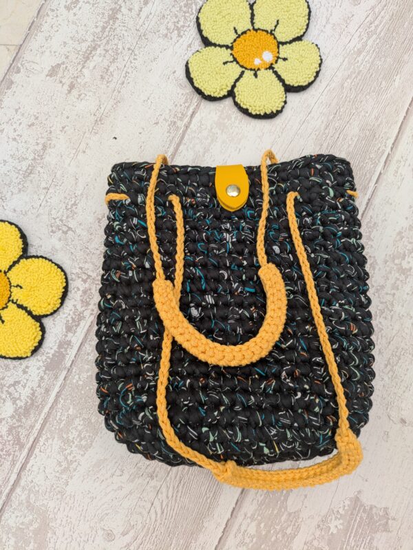 sac crochet fait main noir et jaune