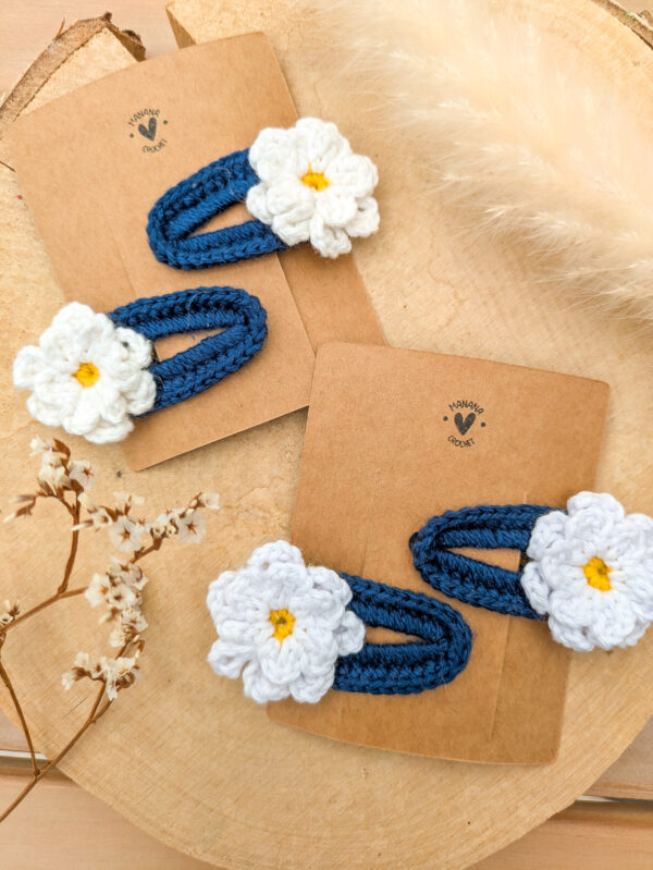 Barrettes à cheveux bleu motif fleurs fait main