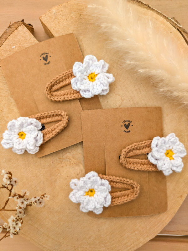 Barrettes à cheveux beige motif fleurs fait main