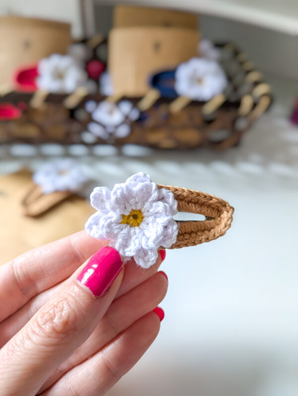 Barrettes à cheveux beige motif fleurs fait main
