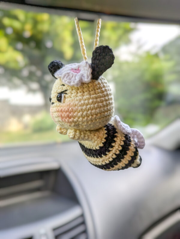 Abeille fait main au crochet mignonne à suspendre