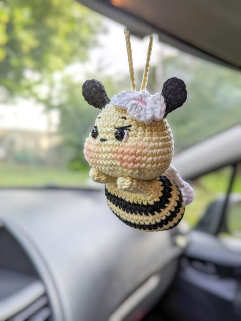 Abeille fait main au crochet mignonne à suspendre