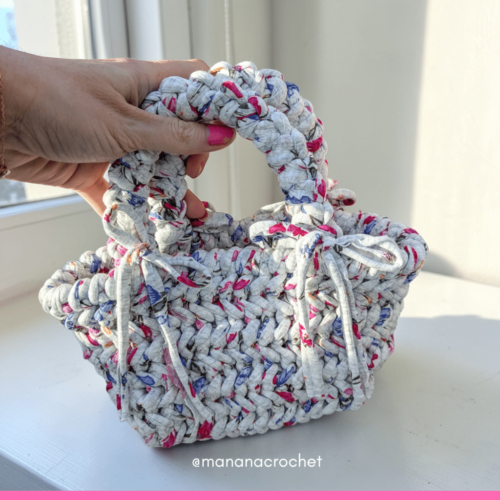 Sac trapilho gris/rose motif floral fait main